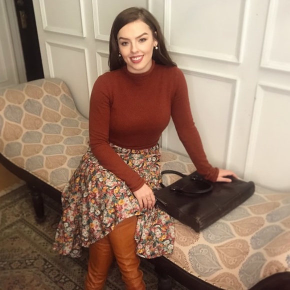 Burnt orange aritzia turtleneck pullover sweater - Picture 1 of 4